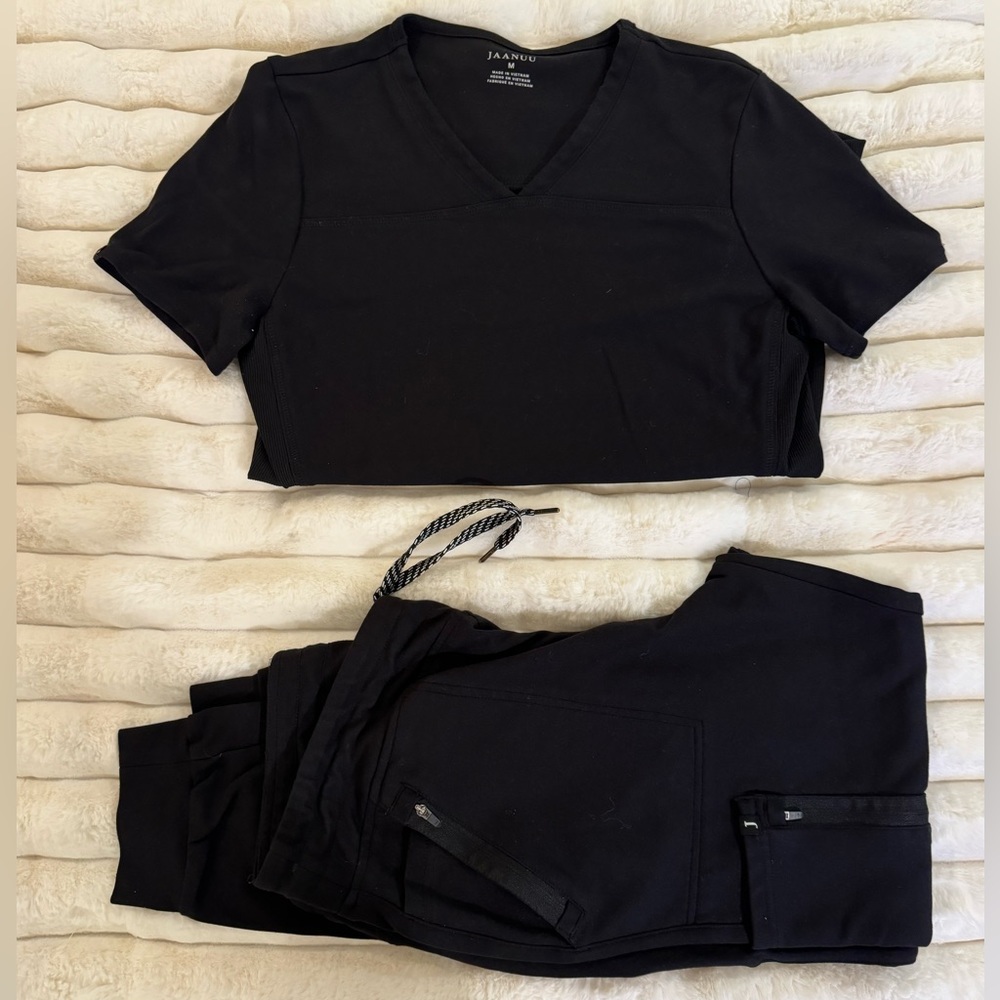 Jaanuu black jogger scrub set